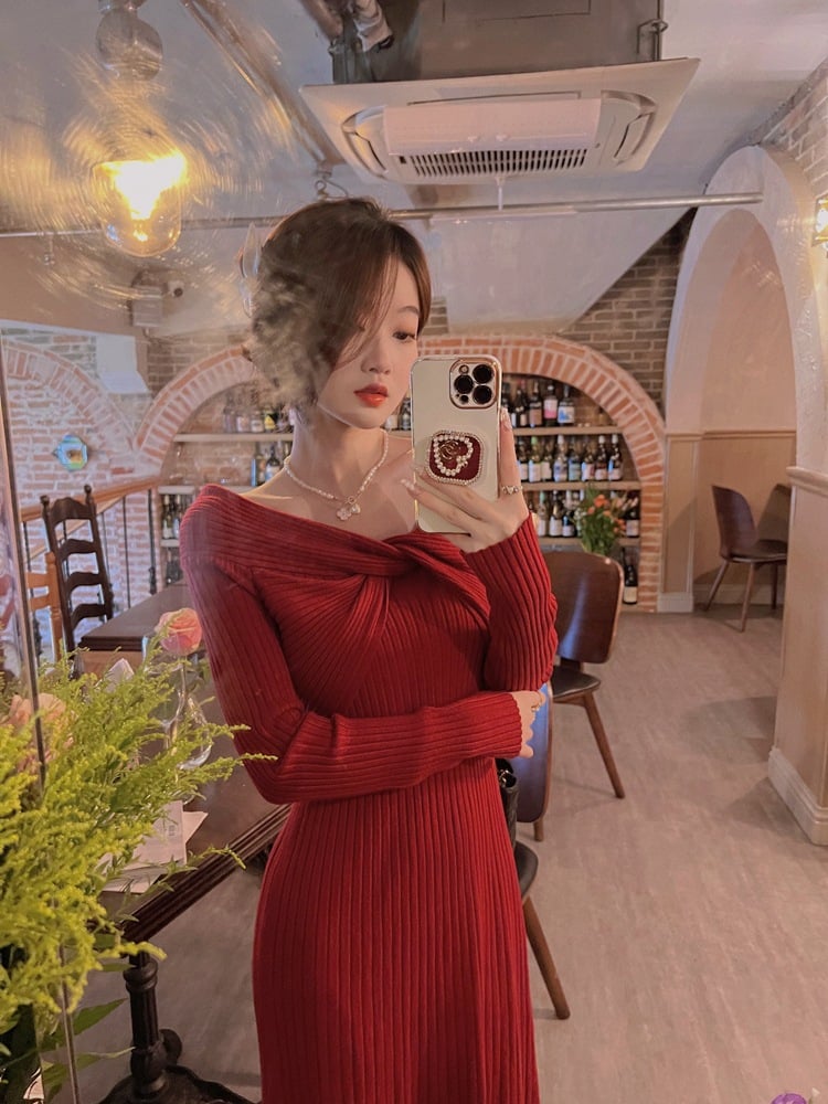 Elegant Cold-Shoulder Dress